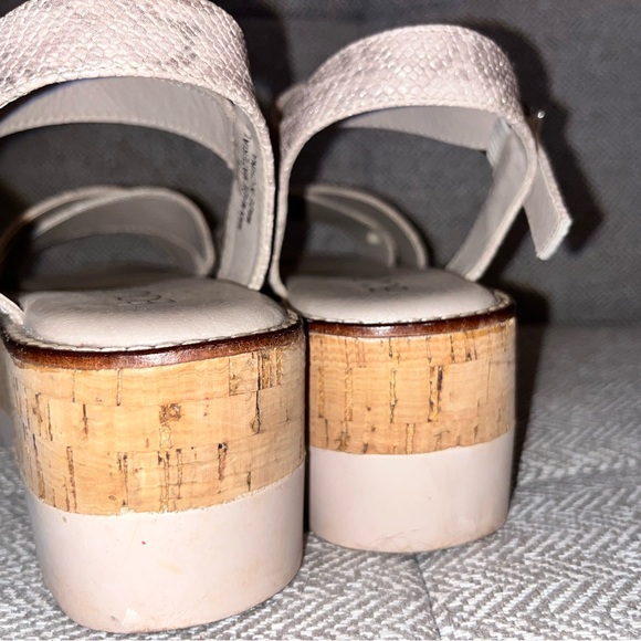 Fluffie sandal by Corky's Champagne strap platform sandals size 7 - Picture 5 of 8